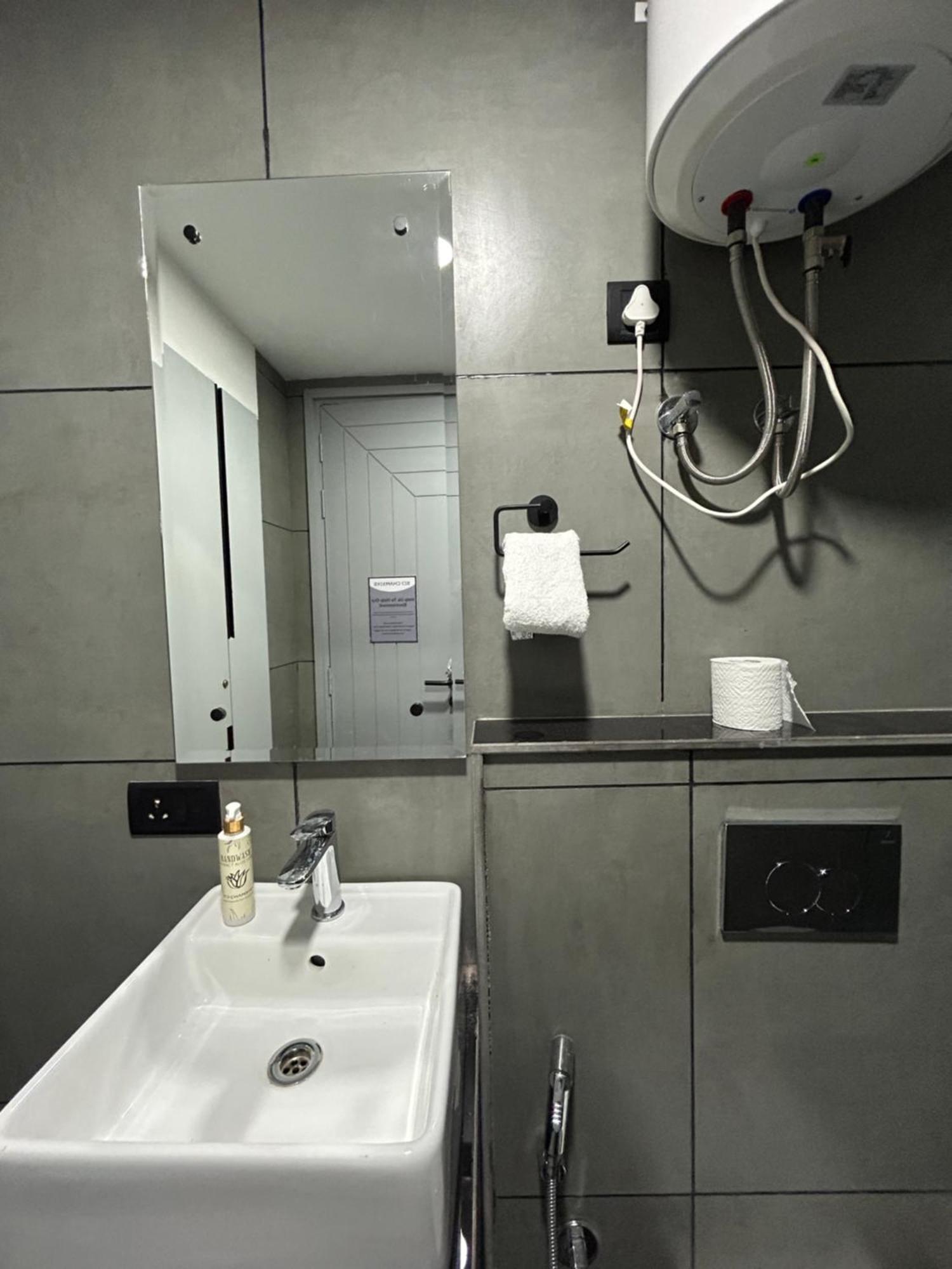 Bedchambers Serviced Apartment, Golf Course, Gurgaon Exterior photo