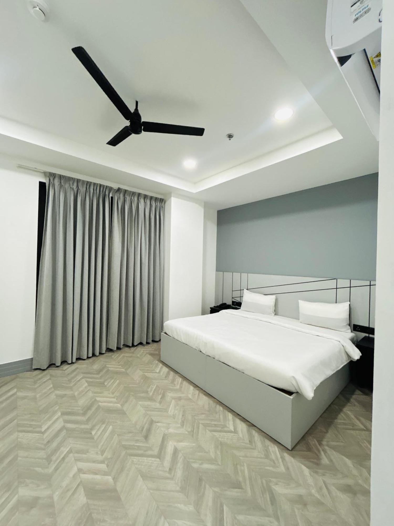 Bedchambers Serviced Apartment, Golf Course, Gurgaon Exterior photo